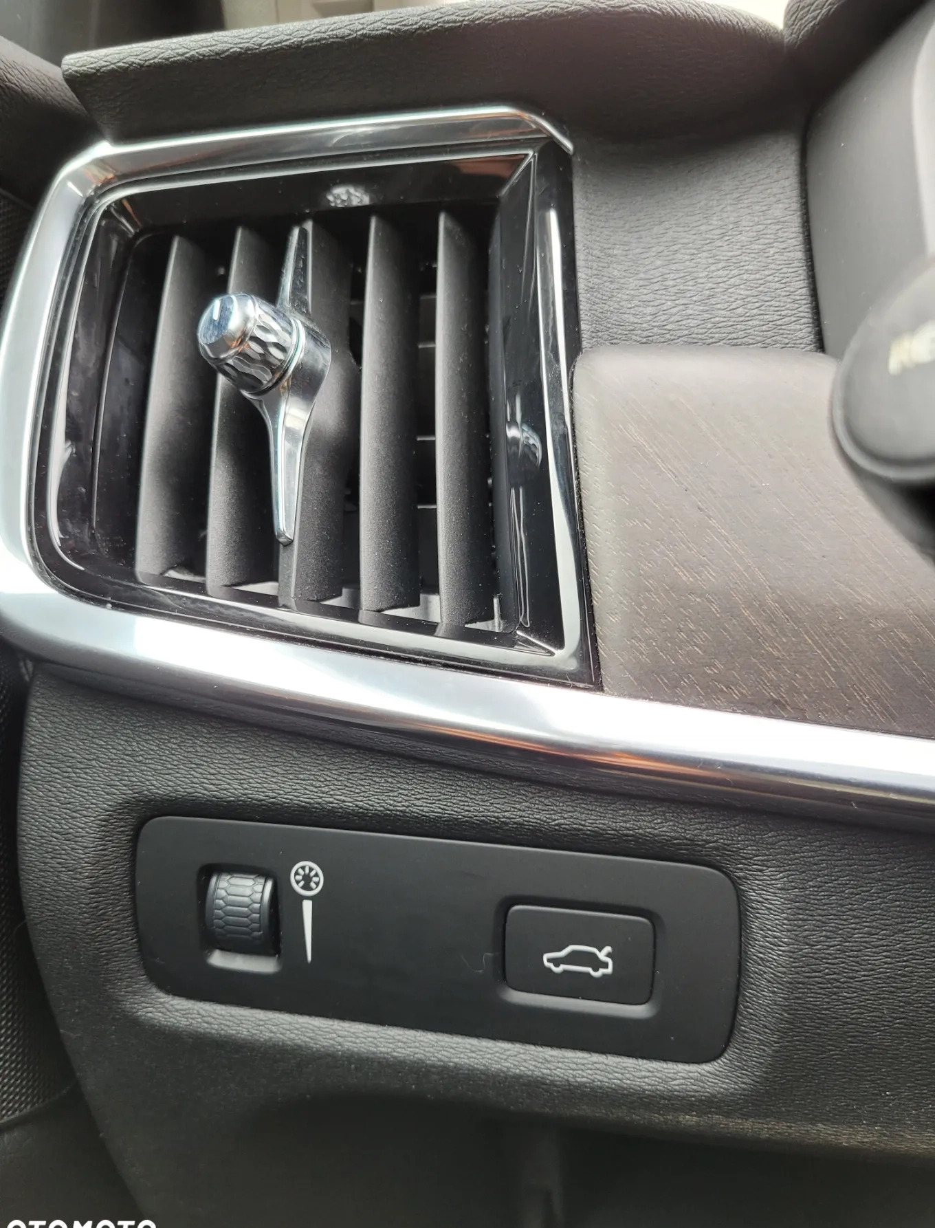 Volvo V90 Cross Country cena 129900 przebieg: 182000, rok produkcji 2020 z Zdzieszowice małe 704